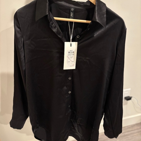 ONLY satin button down - Picture 1 of 1